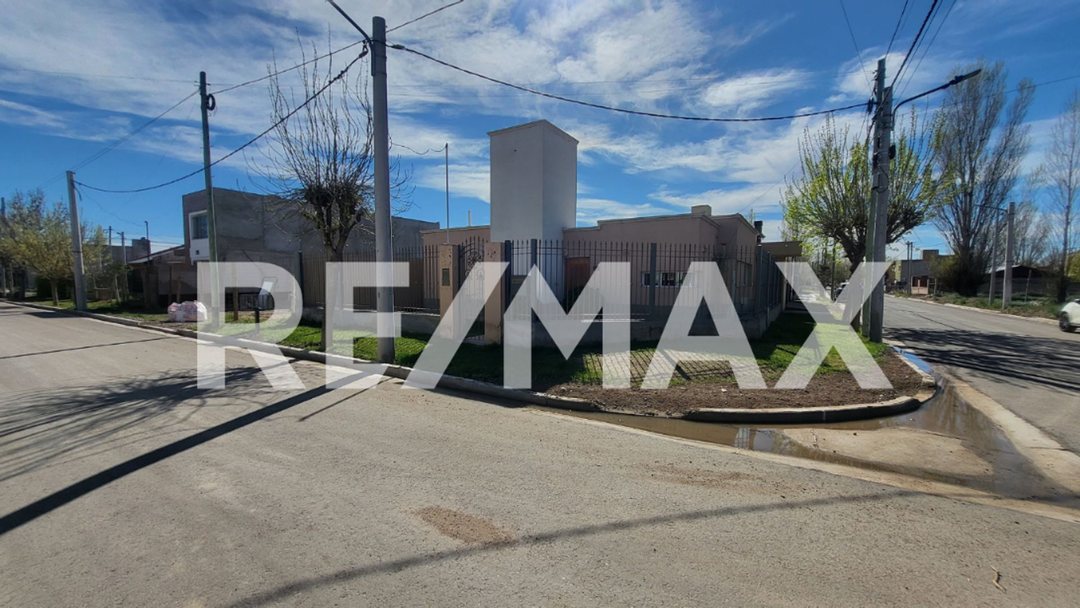 VENTA CASA 6 AMBIENTES C/PATIO NEUQUEN