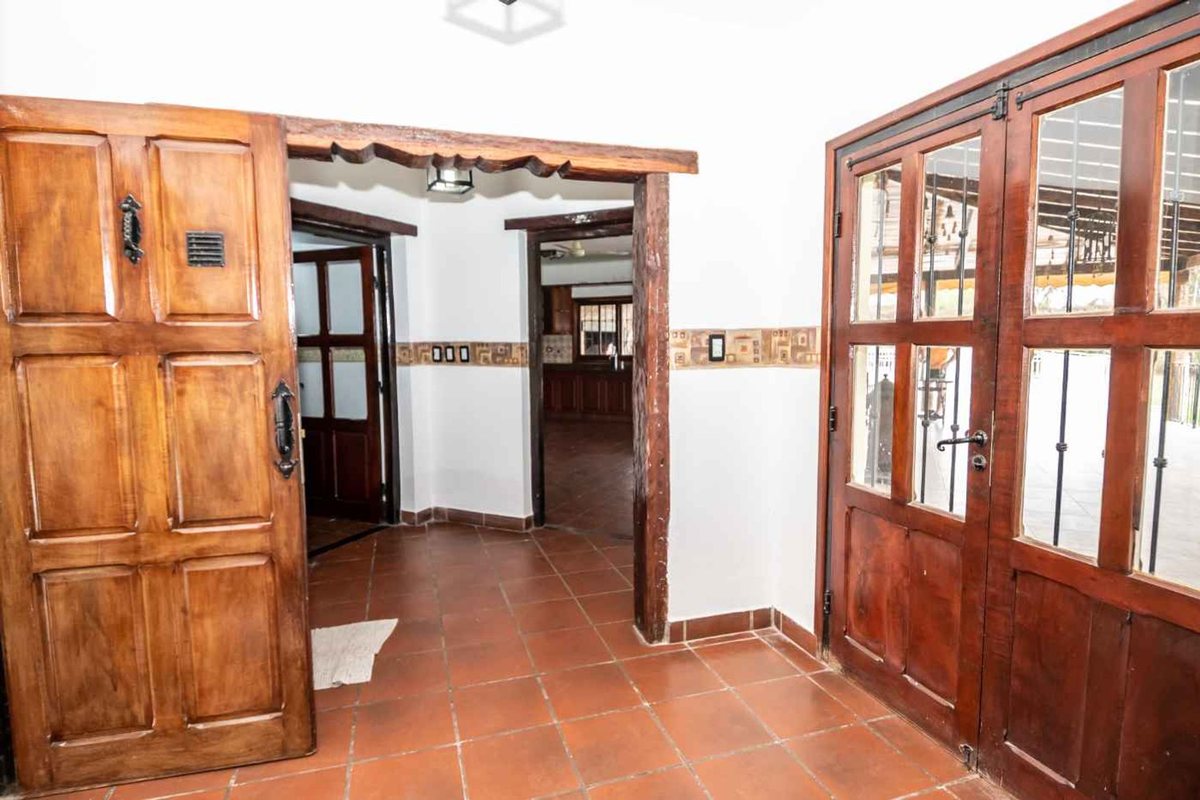 CASA 4 DORMITORIOS ALMUDENA 2000M2 - foto 6