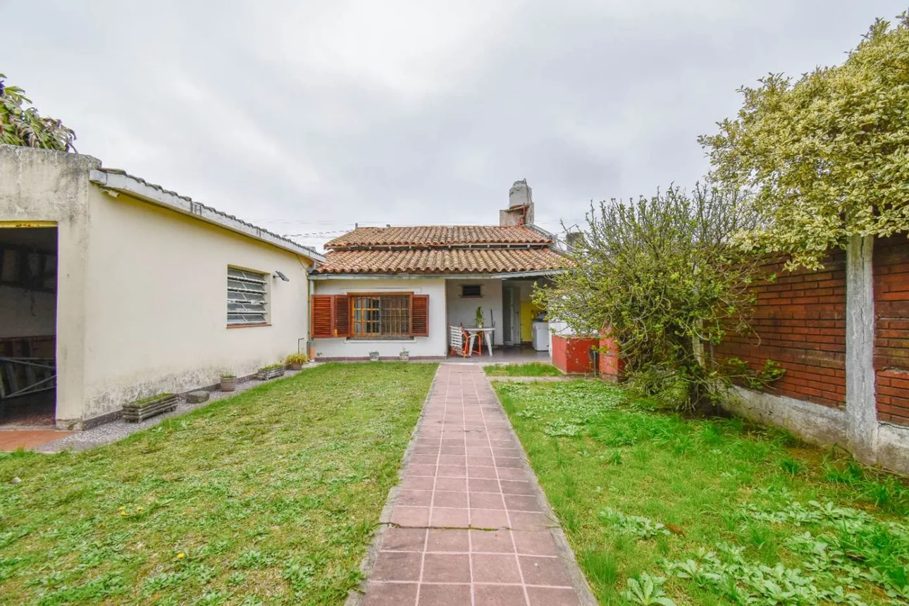Casa de 4 ambientes en venta en Remedios de Escalada, Fray Jose Achaval 3300, foto 4