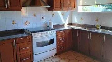 Casa en Alquiler - 5 ambientes - Barrio Melipal