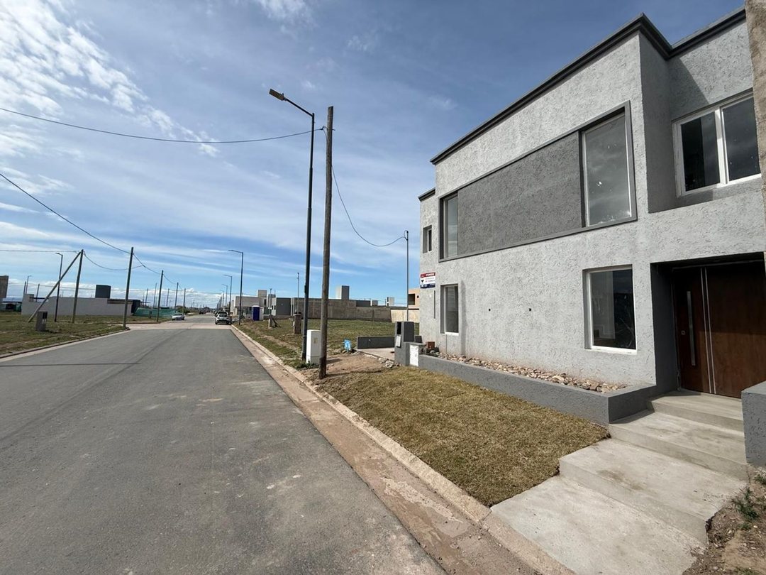 VENTA DUPLEX CUESTAS MANANTIALES 3 DORMITORIOS