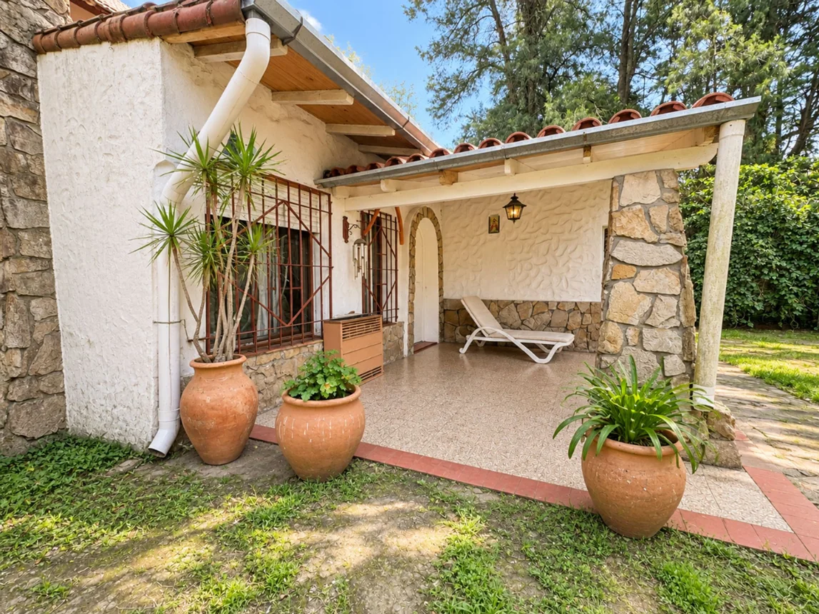 Casa en venta en Luis Guillón, foto 2