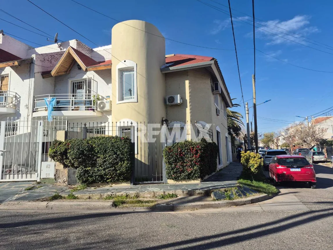 Casa dúplex de 3 ambientes en venta en Neuquén, Gravier 700, foto 2