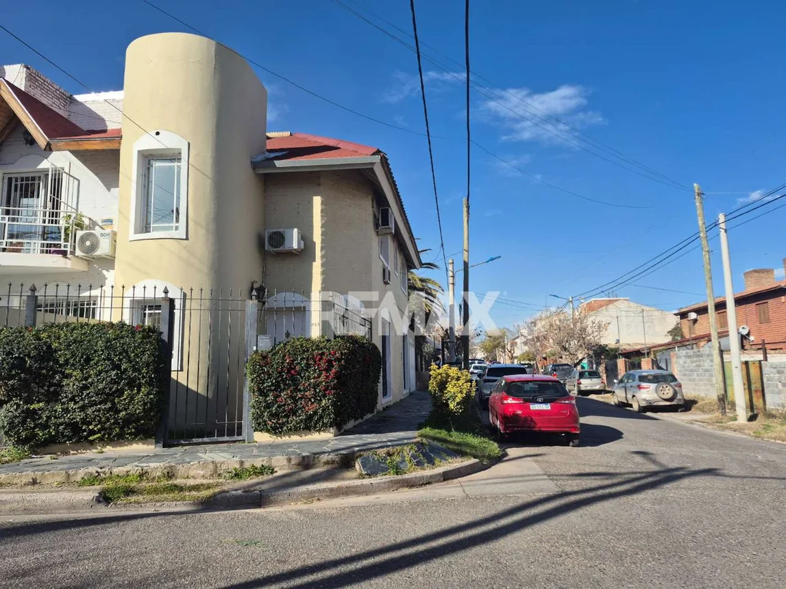 Casa dúplex de 3 ambientes en venta en Neuquén, Gravier 700, foto 3