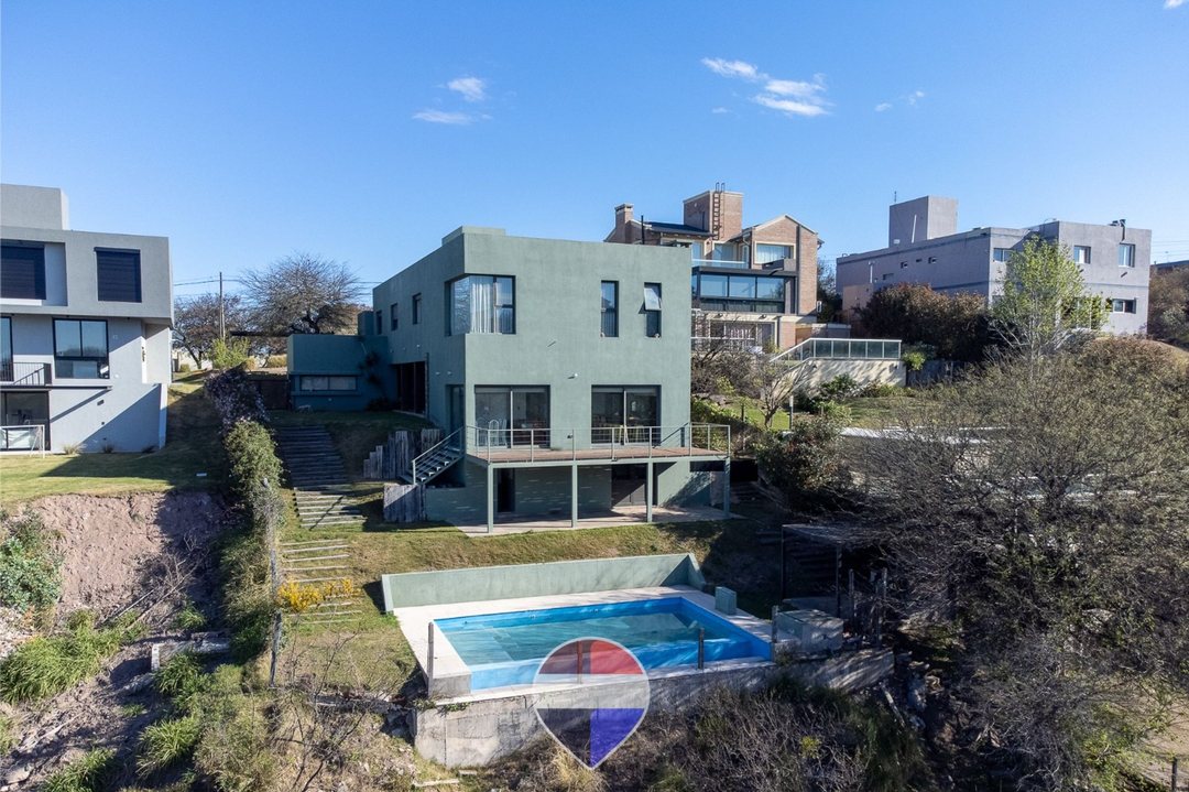VENTA CASA CINCO LOMAS 4 DORM