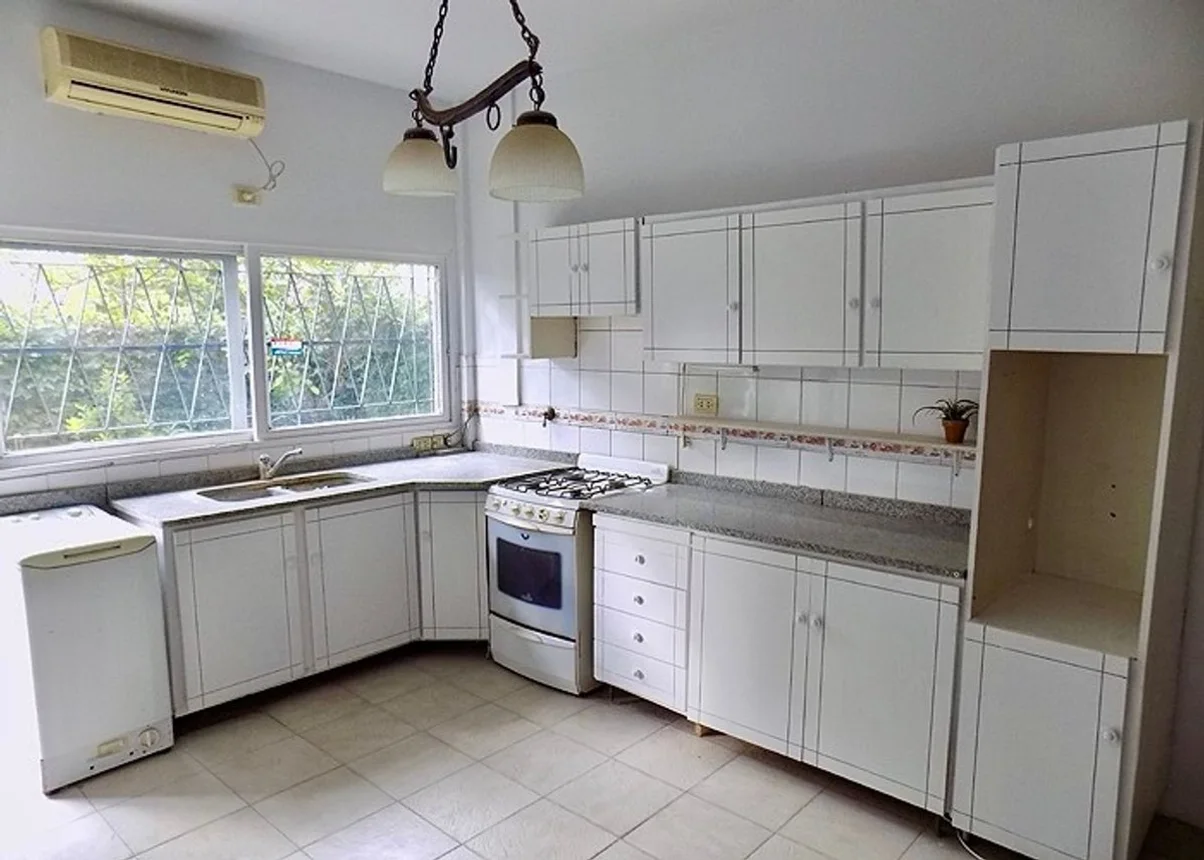 PH de 3 ambientes en venta en Hurlingham, Genova 2400