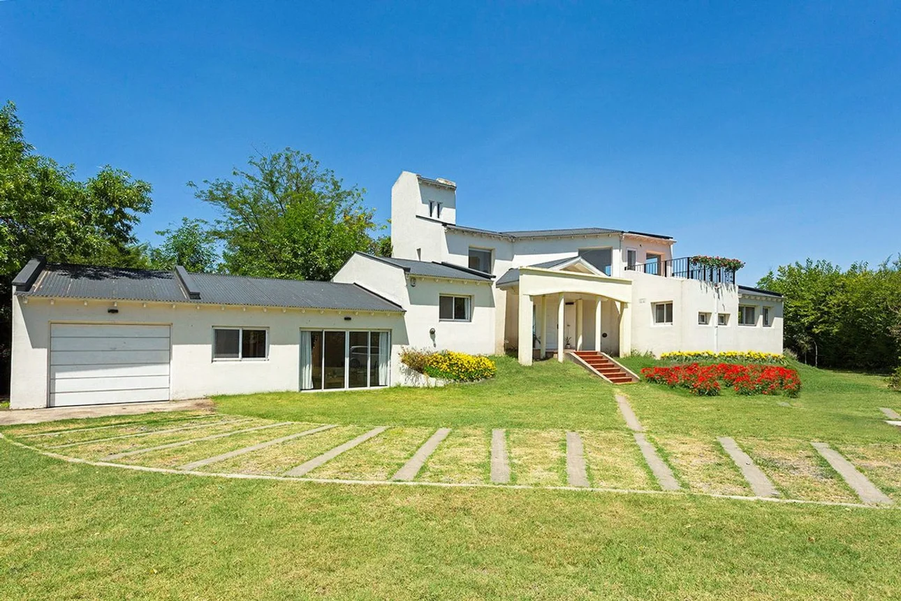 Casa de 10 ambientes en venta en Ezeiza, Teniente Juan Gabot 2500