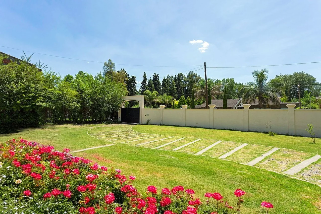 Casa de 10 ambientes en venta en Ezeiza, Teniente Juan Gabot 2500, foto 2