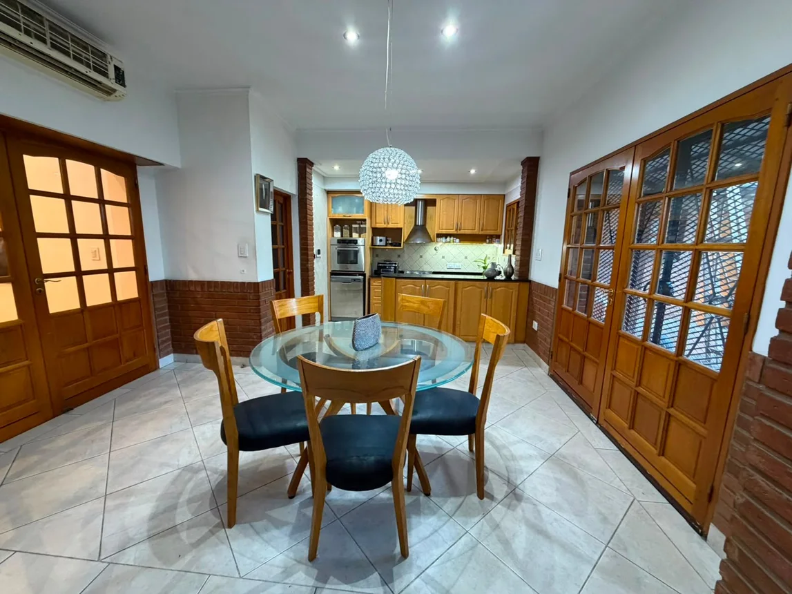 Casa de 4 ambientes en venta en Lanús Este, Salta 1300