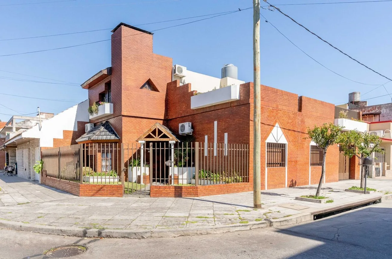 Casa en venta en La Tablada, Carlos Tejedor 1500