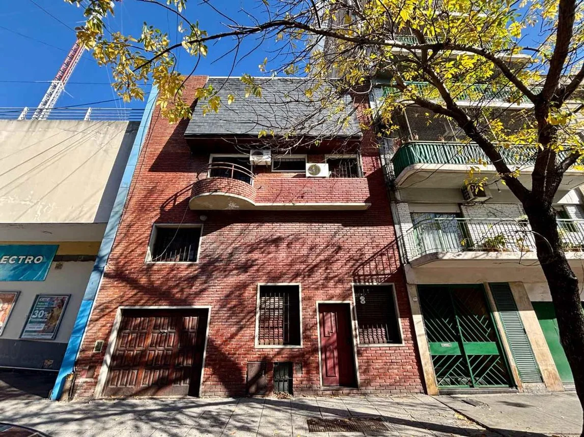 Casa de 6 ambientes en venta en Almagro, Gallo 200
