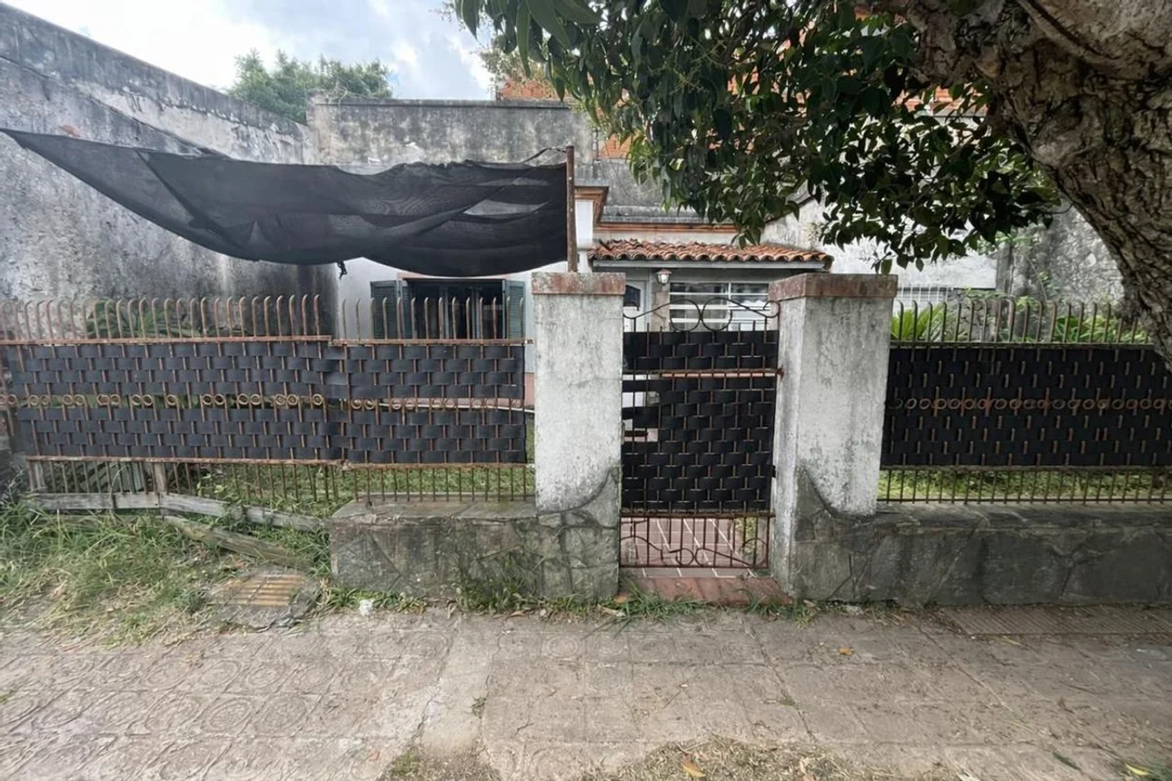 Casa de 4 ambientes en venta en El Palomar, Sargento Cabral 1800, foto 2