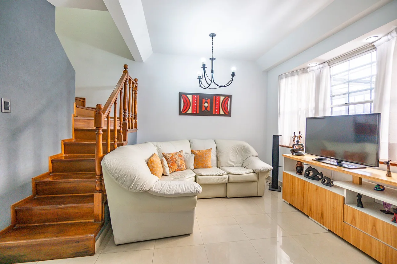 Casa dúplex de 4 ambientes en venta en Remedios de Escalada, Olegario Víctor Andrade 400