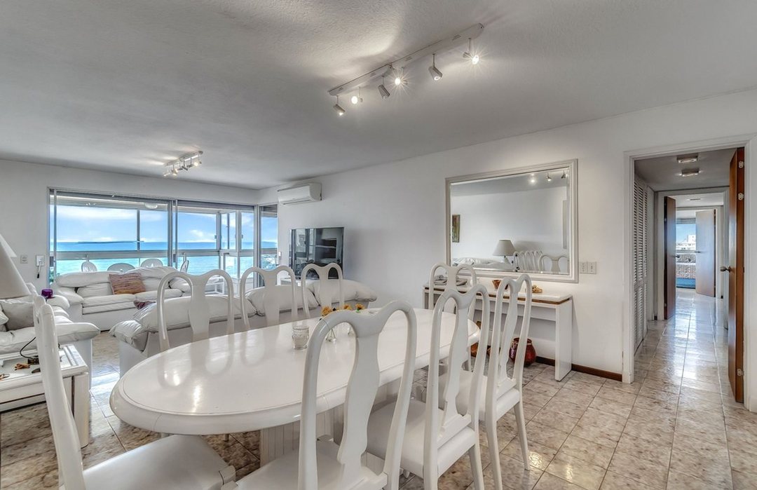 APARTAMENTO EN VENTA FRENTE AL MAR MANSA PISO ALTO