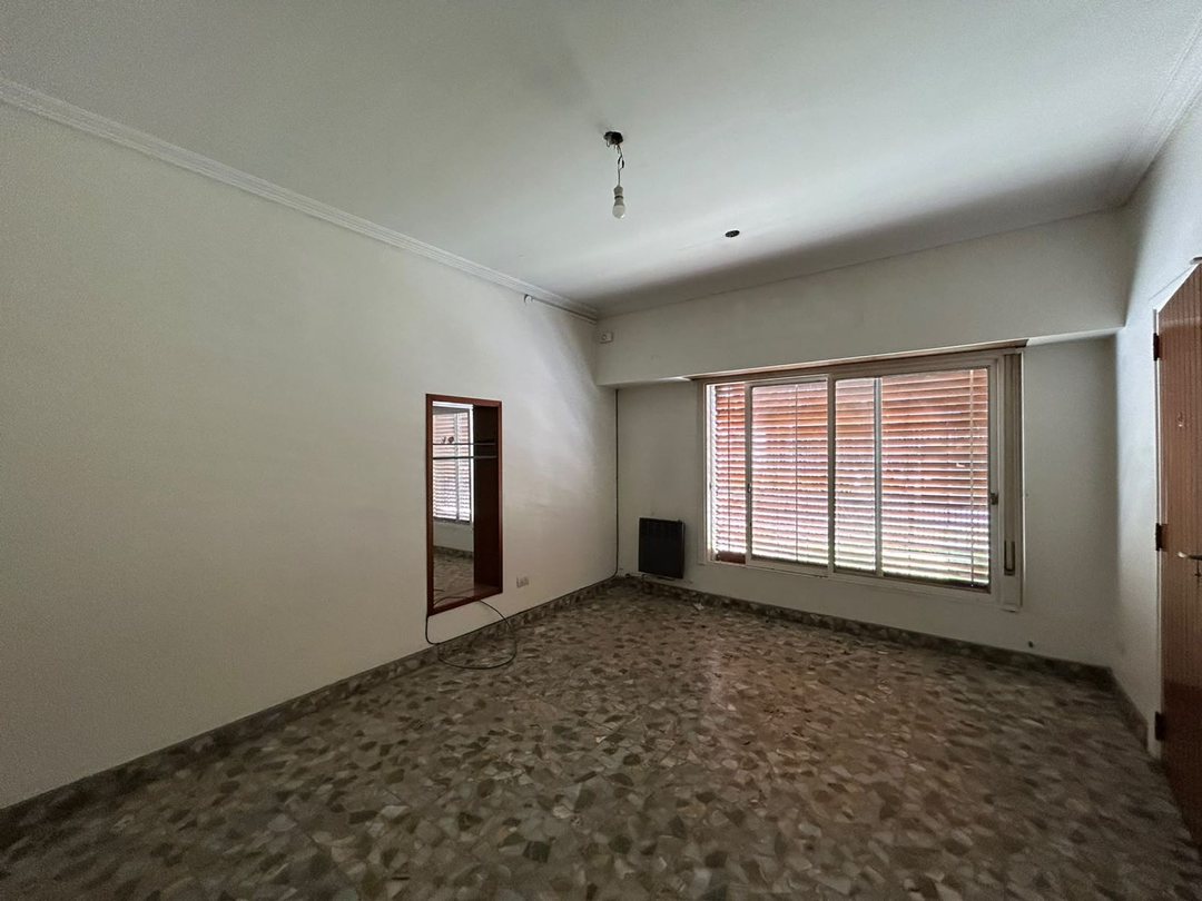VENTA CHALET 3 AMB. C/COCHERA - ITUZAINGÓ