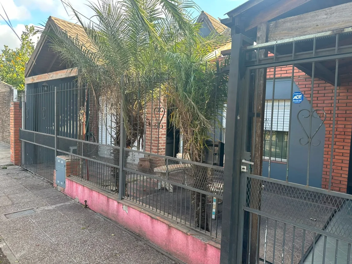 Casa de 3 ambientes en venta en Castelar, Ángel Giannatasio 3900