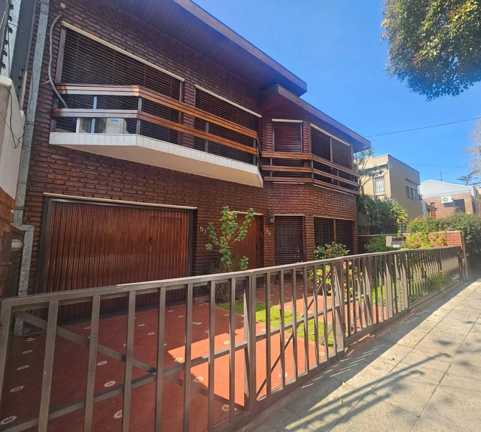 Casa de 6 ambientes en venta en Florida, Larrea 0
