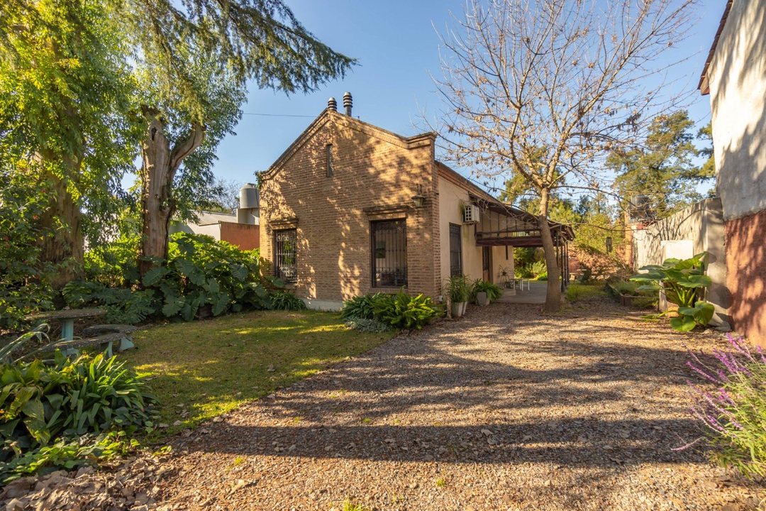 CASA EN VENTA EN BURZACO APTO CREDITO