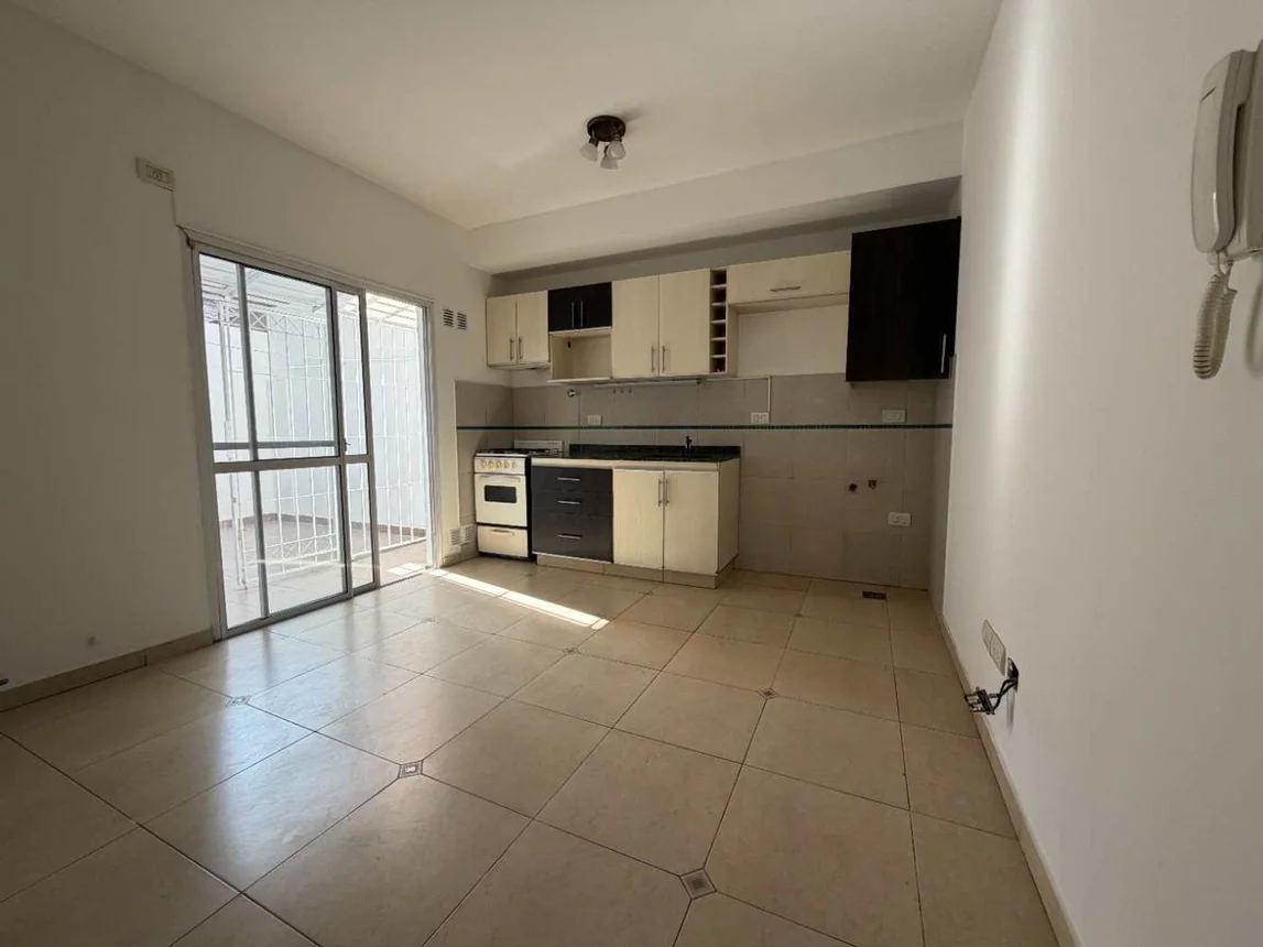Departamento de 2 ambientes en venta en Lanús Oeste, Aristóbulo del Valle 700