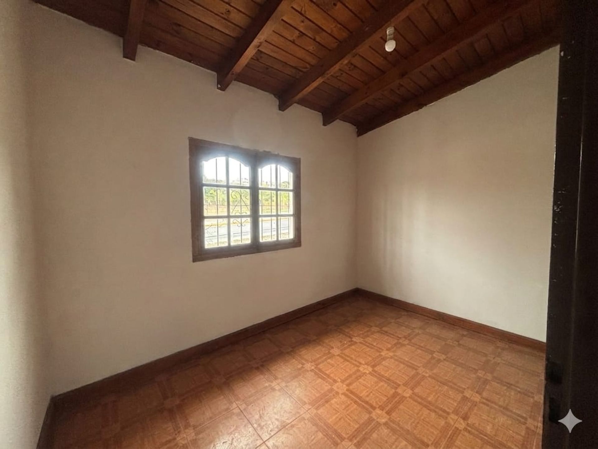 CASA EN VENTA CON 5 DEPARTAMENTOS - foto 4