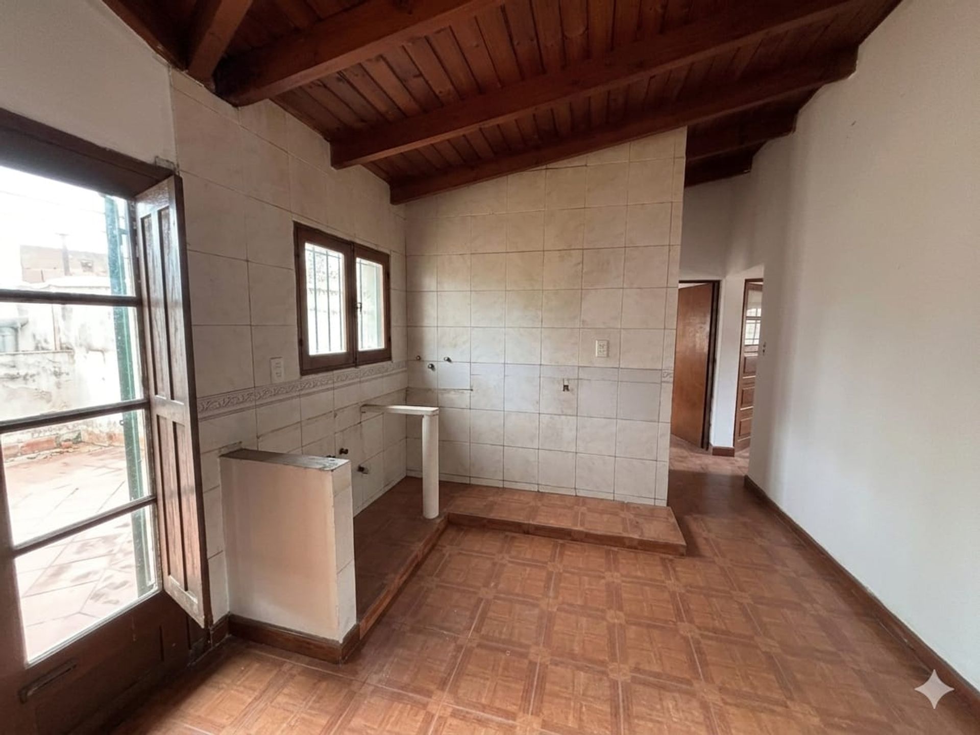 CASA EN VENTA CON 5 DEPARTAMENTOS - foto 3