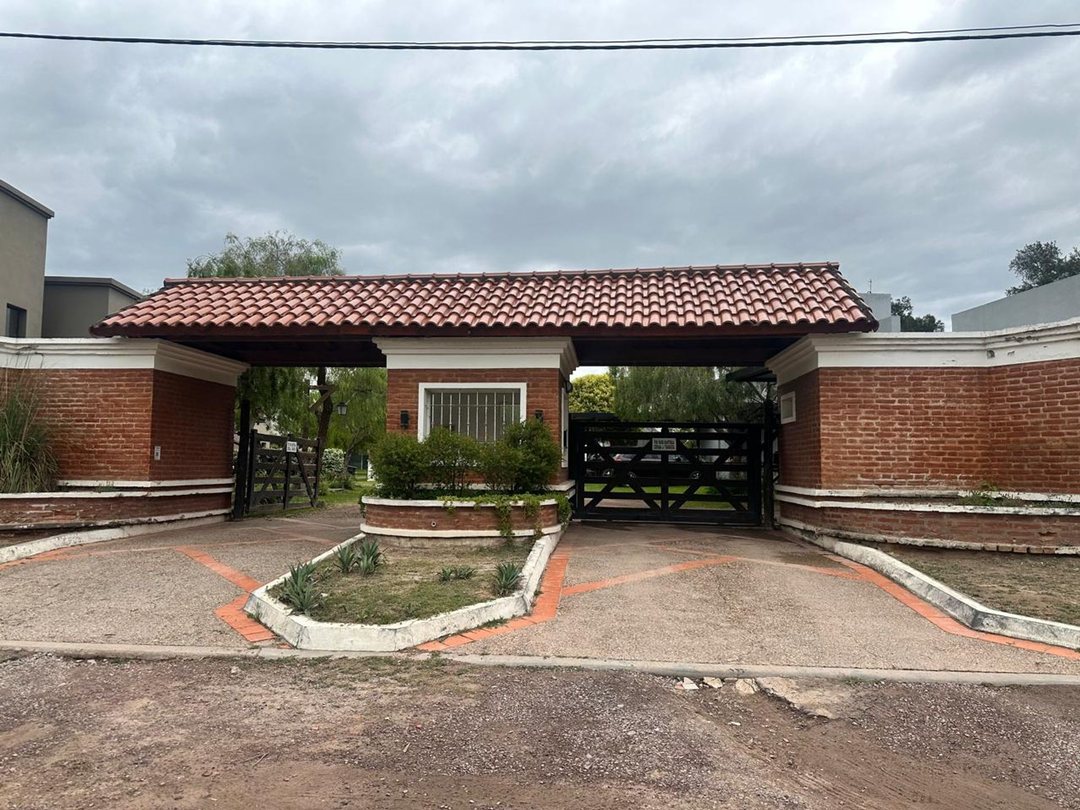 2 TERRENOS EN UN B° SEMI-PRIVADO INCREIBLE PRECIO!