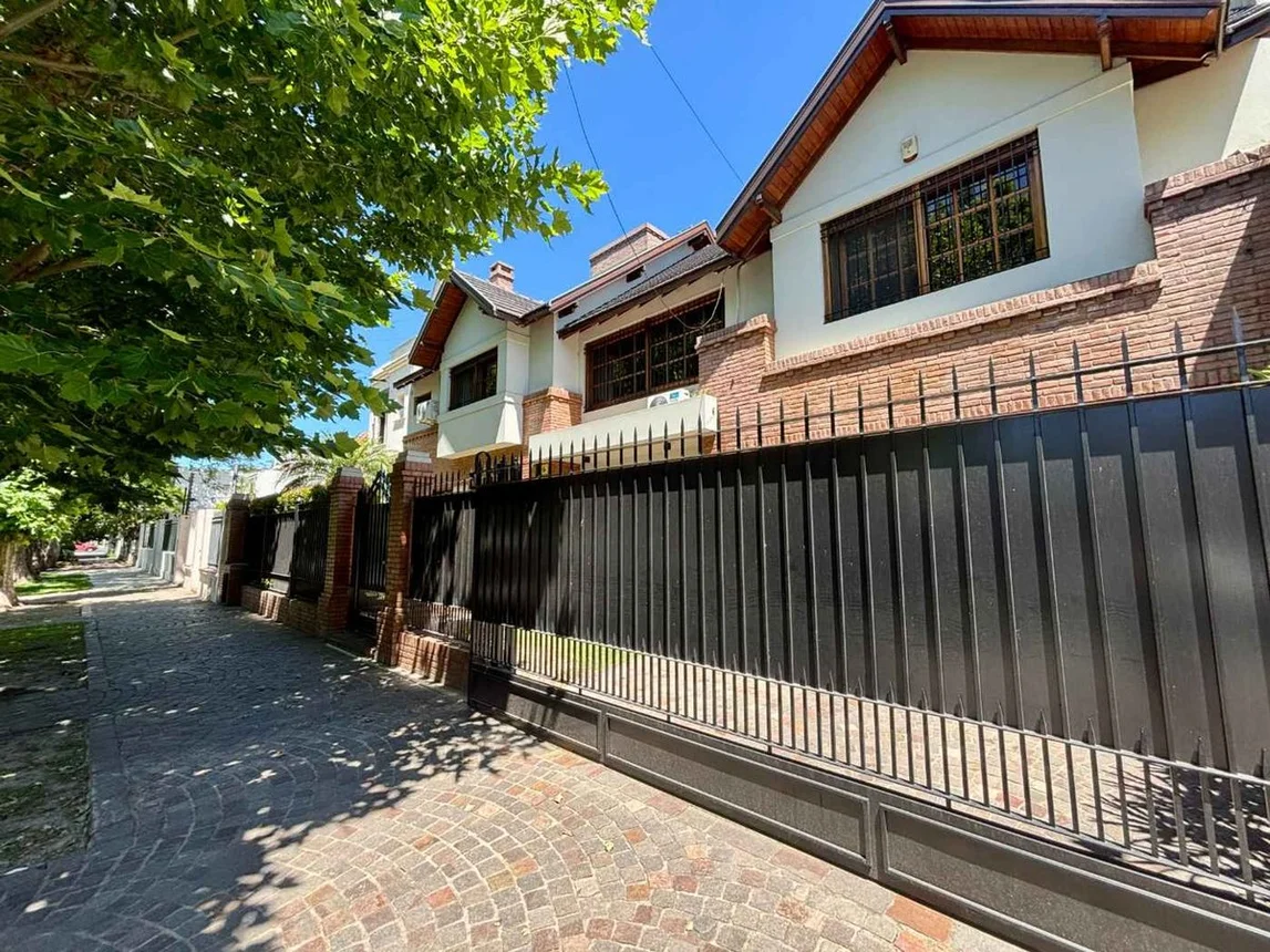 Venta | casa | 6 ambientes | 4 cocheras | pileta, foto 3