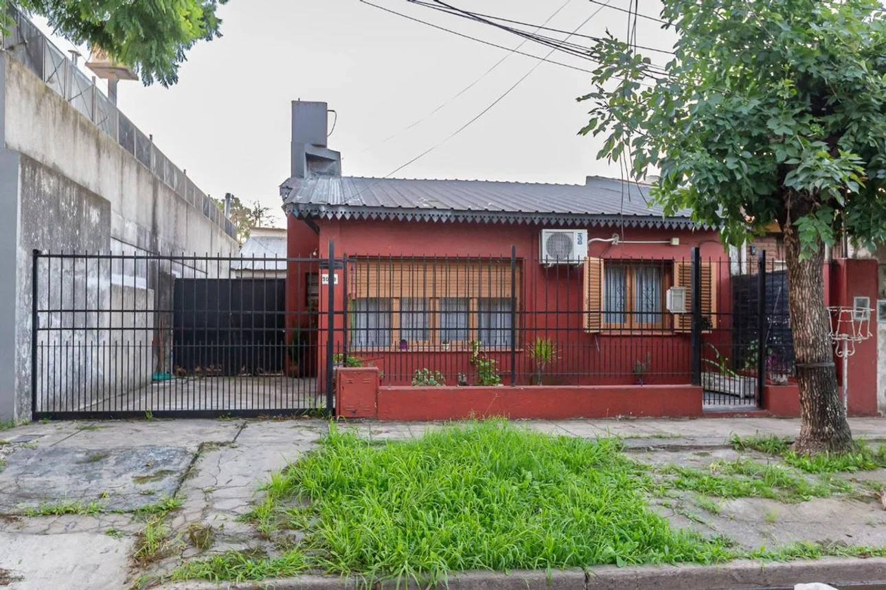 Casa en venta en Castelar, foto 2