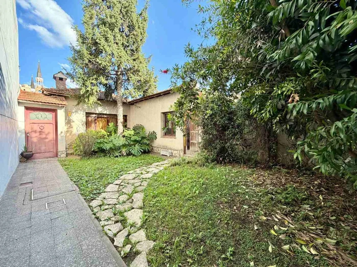Casa de 5 ambientes en venta en Santos Lugares, Doctor Canepa 1600