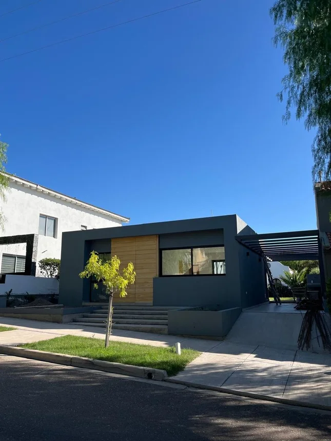 Casa en venta en Mendoza, foto 2