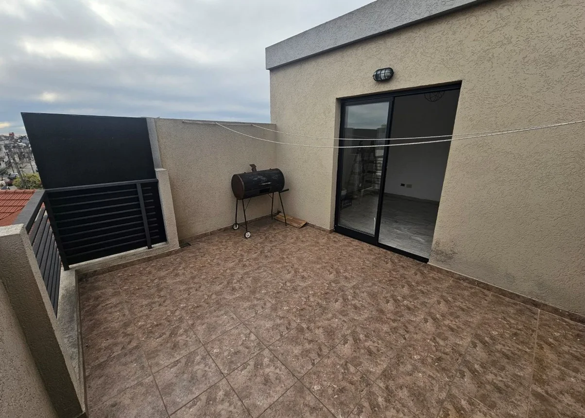Departamento de 2 ambientes en venta en Lomas del Mirador, Eduardo Costa 0