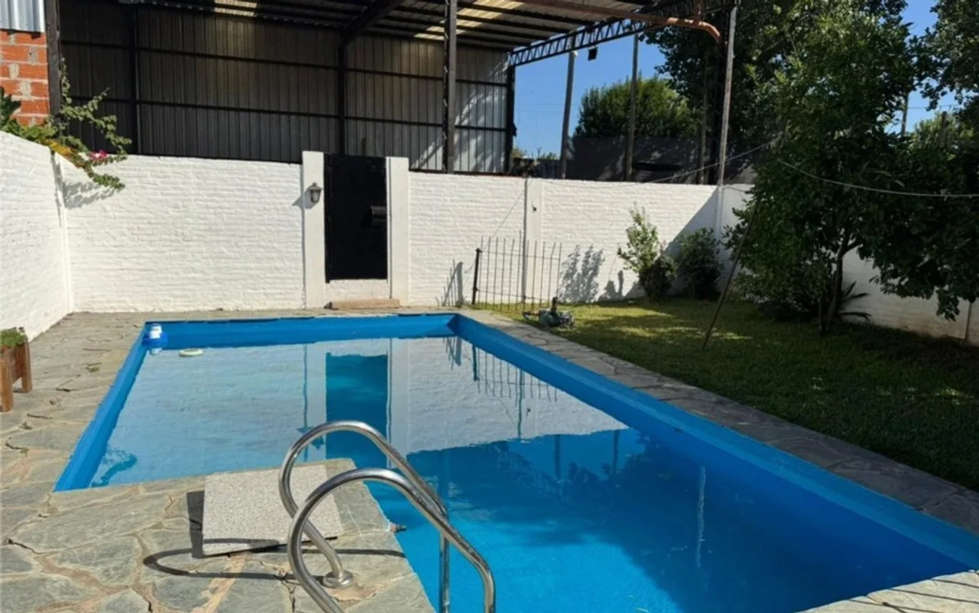 Casa en venta en Benavídez, Sarmiento 200