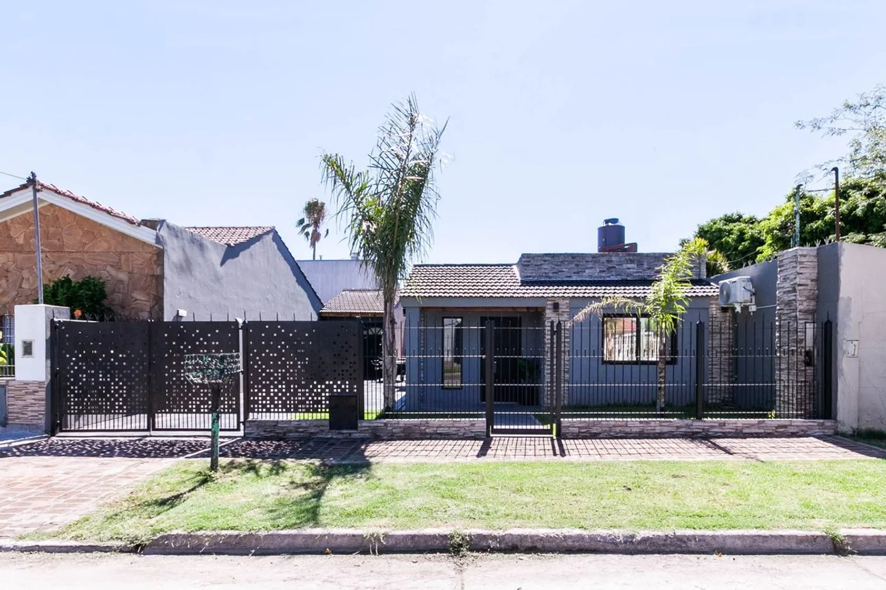 Casa en venta en Adrogué, foto 2