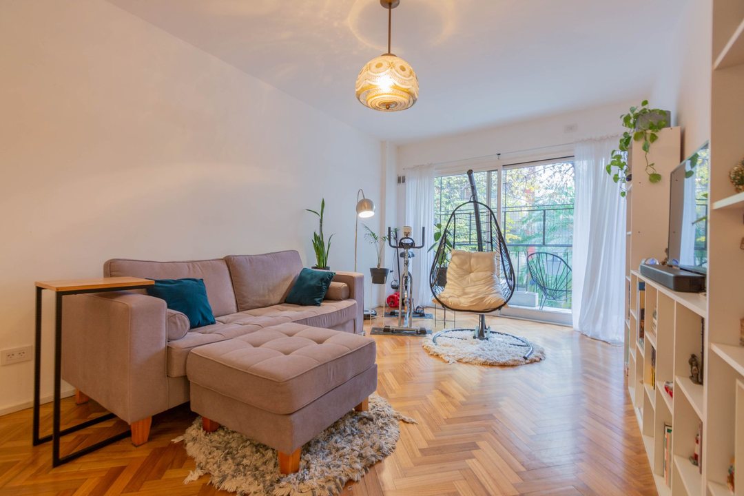 Venta amplio departamento de 3 amb con dep Almagro