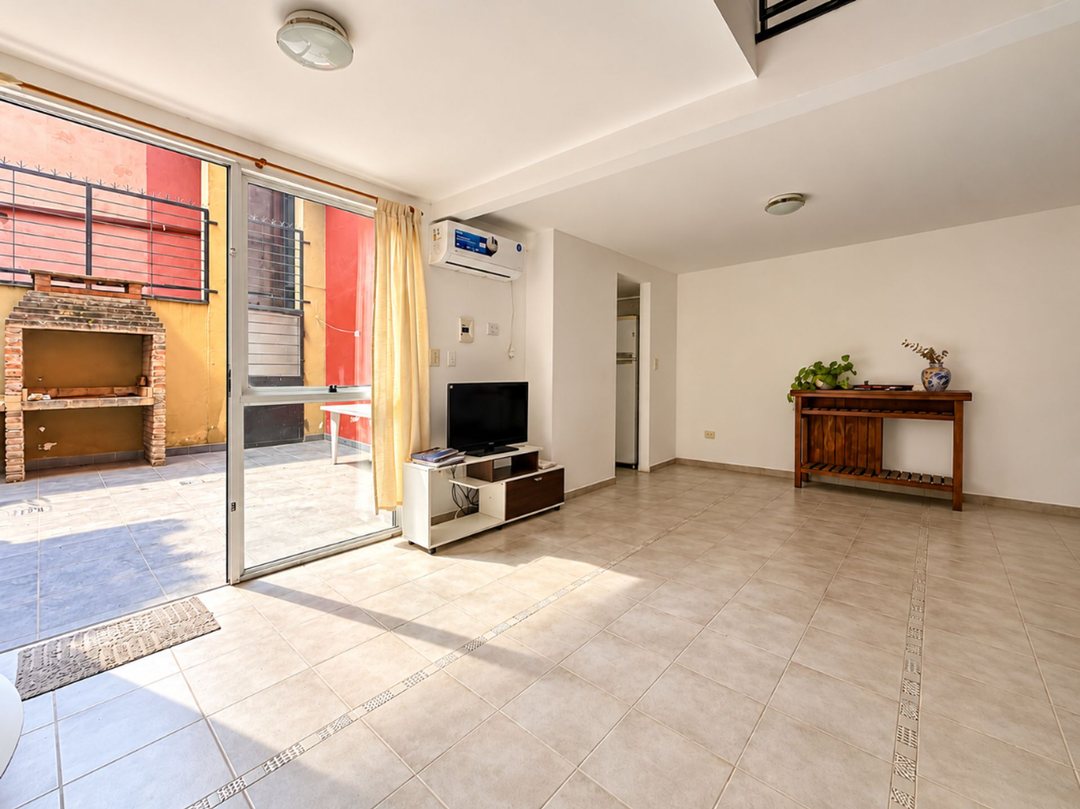 VENTA DÚPLEX CON PATIO Y PARRILLERO – B° MARTÍN