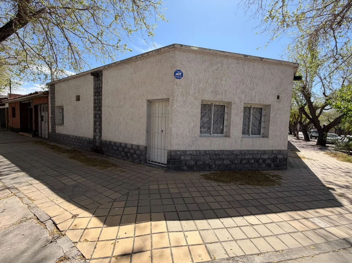 Casa de 5 ambientes en venta en Mendoza, Fray Mamerto Esquiú 800, foto 2