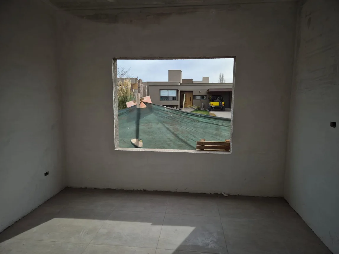 Casa de 5 ambientes en venta en Luján de Cuyo, Calle Paso. Maipu 100, foto 2