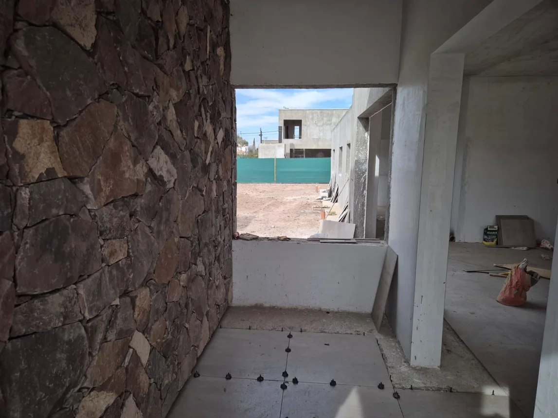 Casa de 5 ambientes en venta en Luján de Cuyo, Calle Paso. Maipu 100