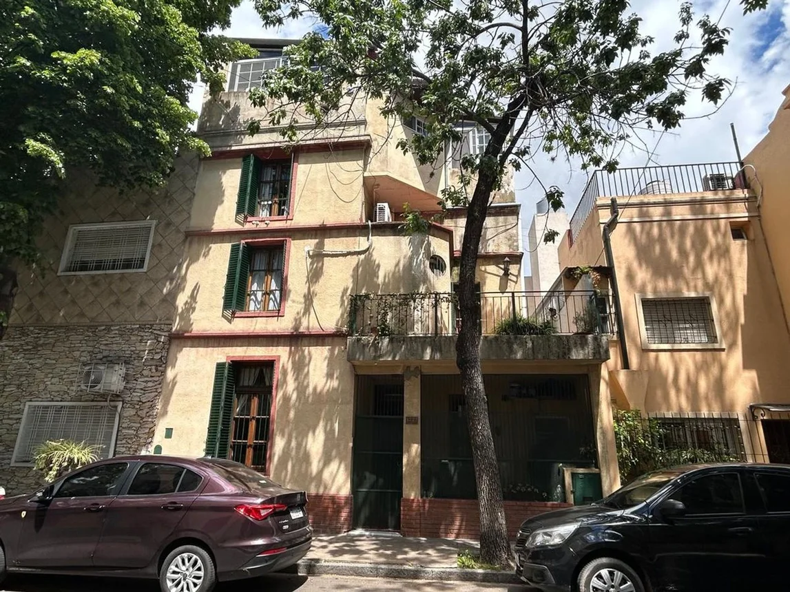 Casa de 6 ambientes en venta en Parque Chacabuco, Del Comercio 1200