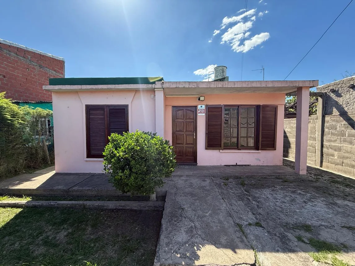 Casa de 3 ambientes en venta en Rafael Calzada, Humberto Primo 3700