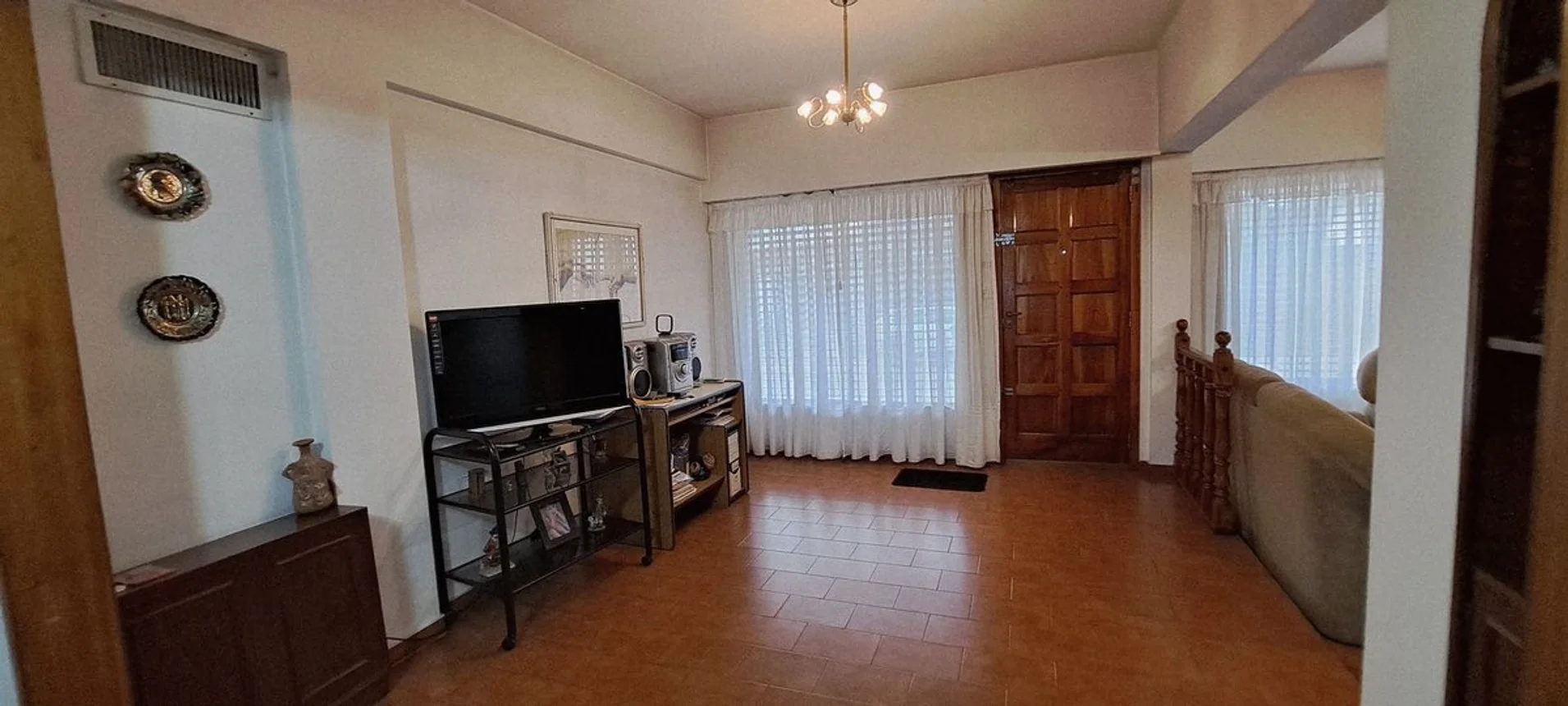 Casa de 4 ambientes en venta en Bernal Oeste, Liniers 800, foto 2