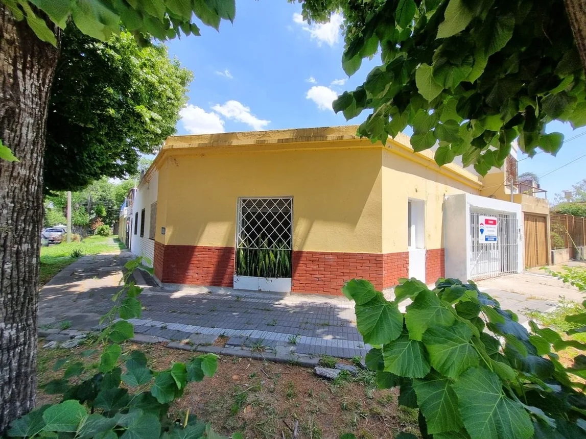 Casa de 5 ambientes en venta en Llavallol, Cabo Fariña 600