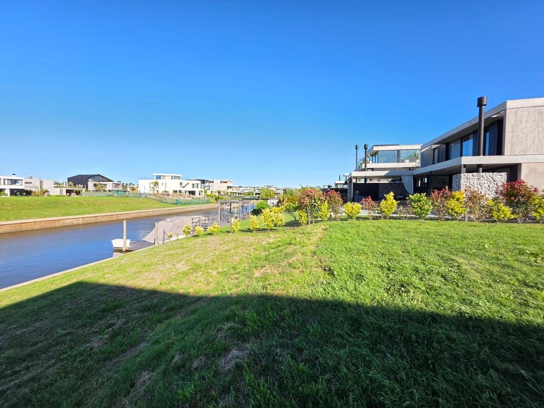 VENTA LOTE YACHT NORDELTA AL RIO FINANCIA PERMUTA