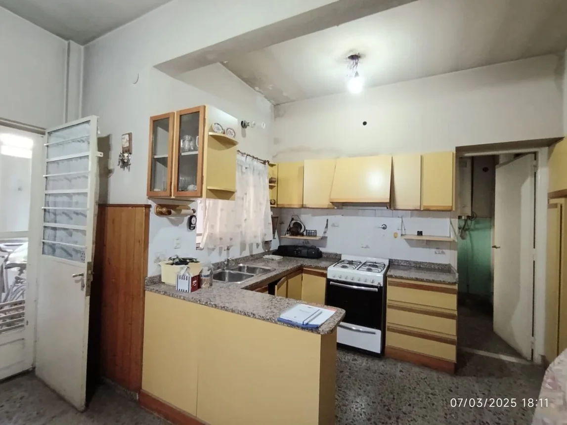 Casa de 5 ambientes en venta en Haedo, José Bianco 2500