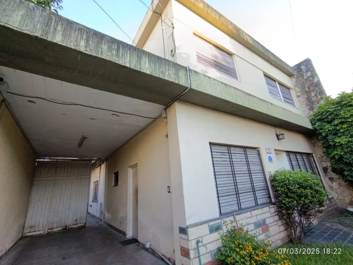 Casa de 5 ambientes en venta en Haedo, José Bianco 2500, foto 2