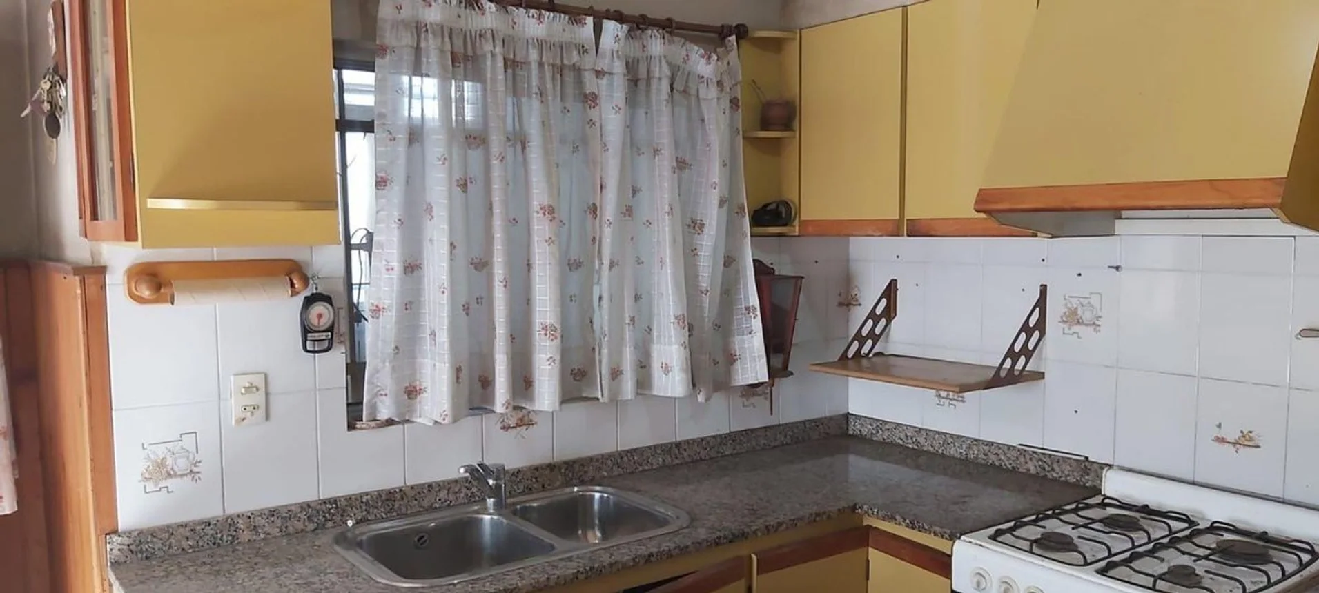 Casa de 5 ambientes en venta en Haedo, José Bianco 2500, foto 3