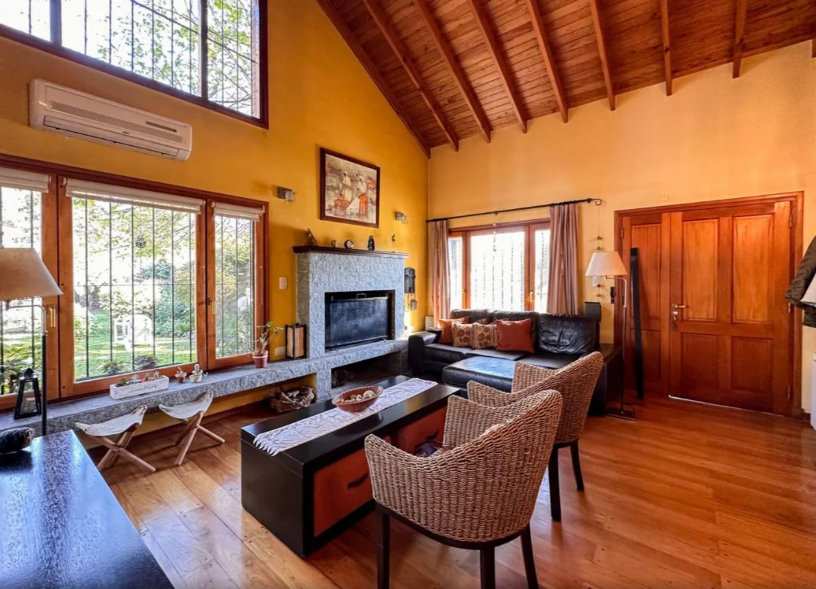 Casa de 6 ambientes en venta en Florencio Varela, Vélez Sársfield 1600