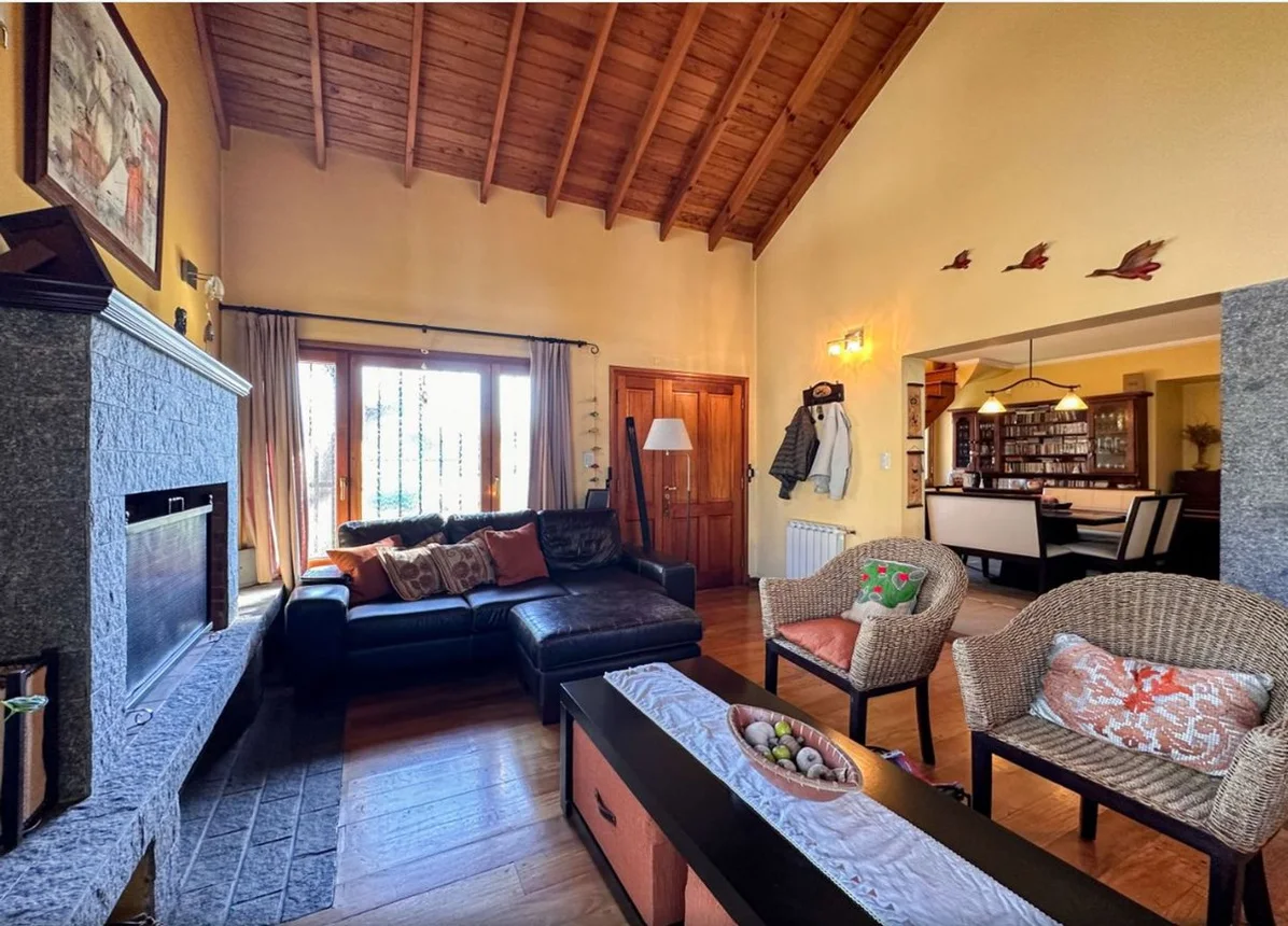 Casa de 6 ambientes en venta en Florencio Varela, Vélez Sársfield 1600, foto 3