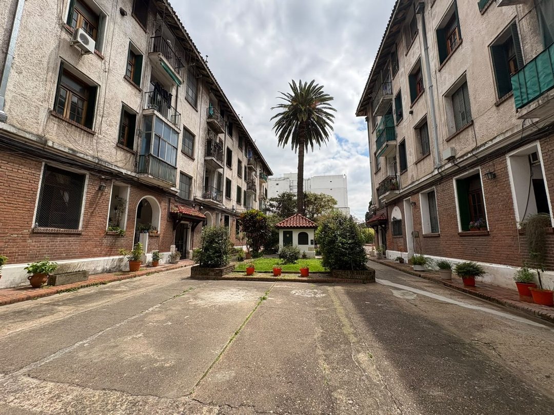 VENTA DEPARTAMENTO 4 AMBIENTES BALCONES FLORES
