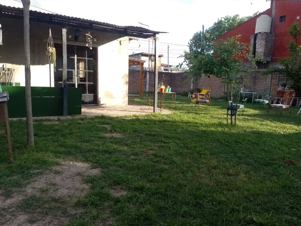 Casa de 4 ambientes en venta en Monte Chingolo, Cazón 2000